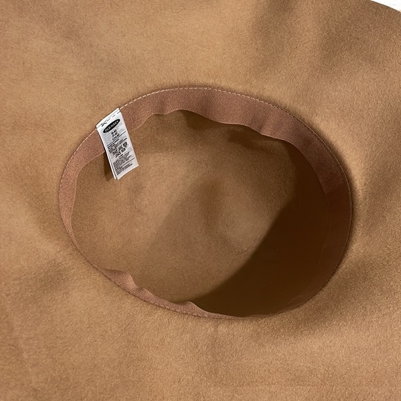 Old Navy®️ Wool Hat in Camel Color with Faux Black Leather Trim Detail - Picture 5 of 8
